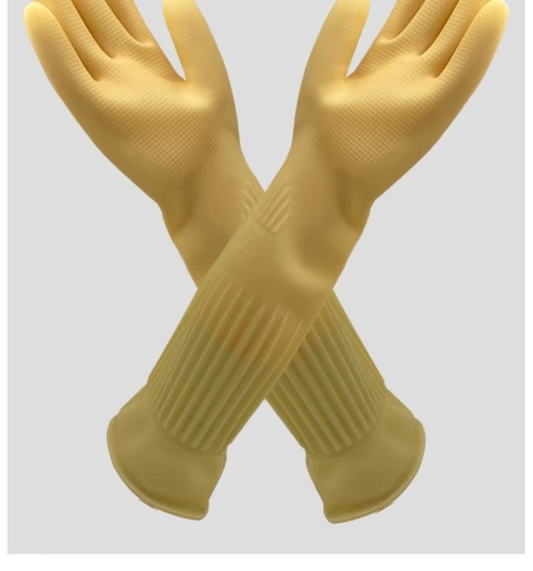 Небольшие длинные латексные перчатки одноразовые и водостойкие